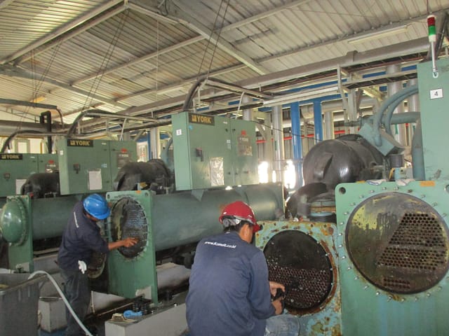 Cleaning Chiller PT. Indopoly Swakarsa Industry Tbk